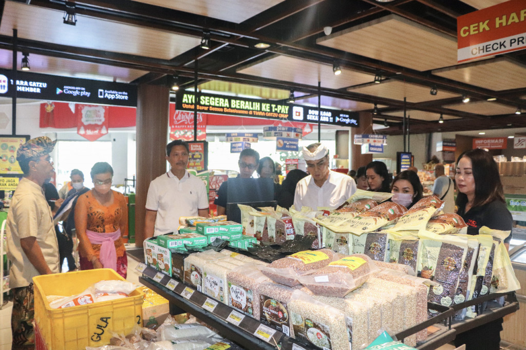 Jelang Nataru dan Hari Raya Galungan